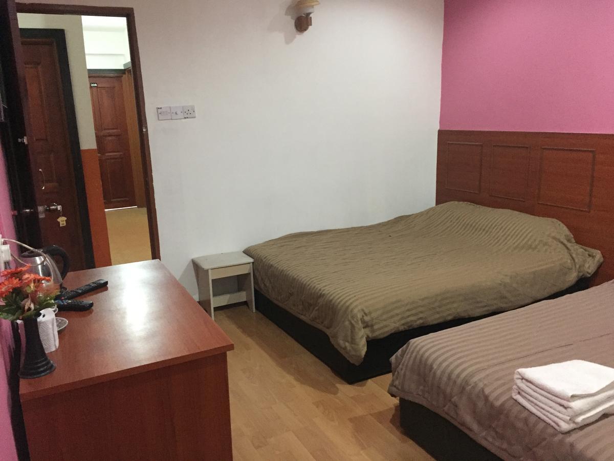 Golden Night Hotel *